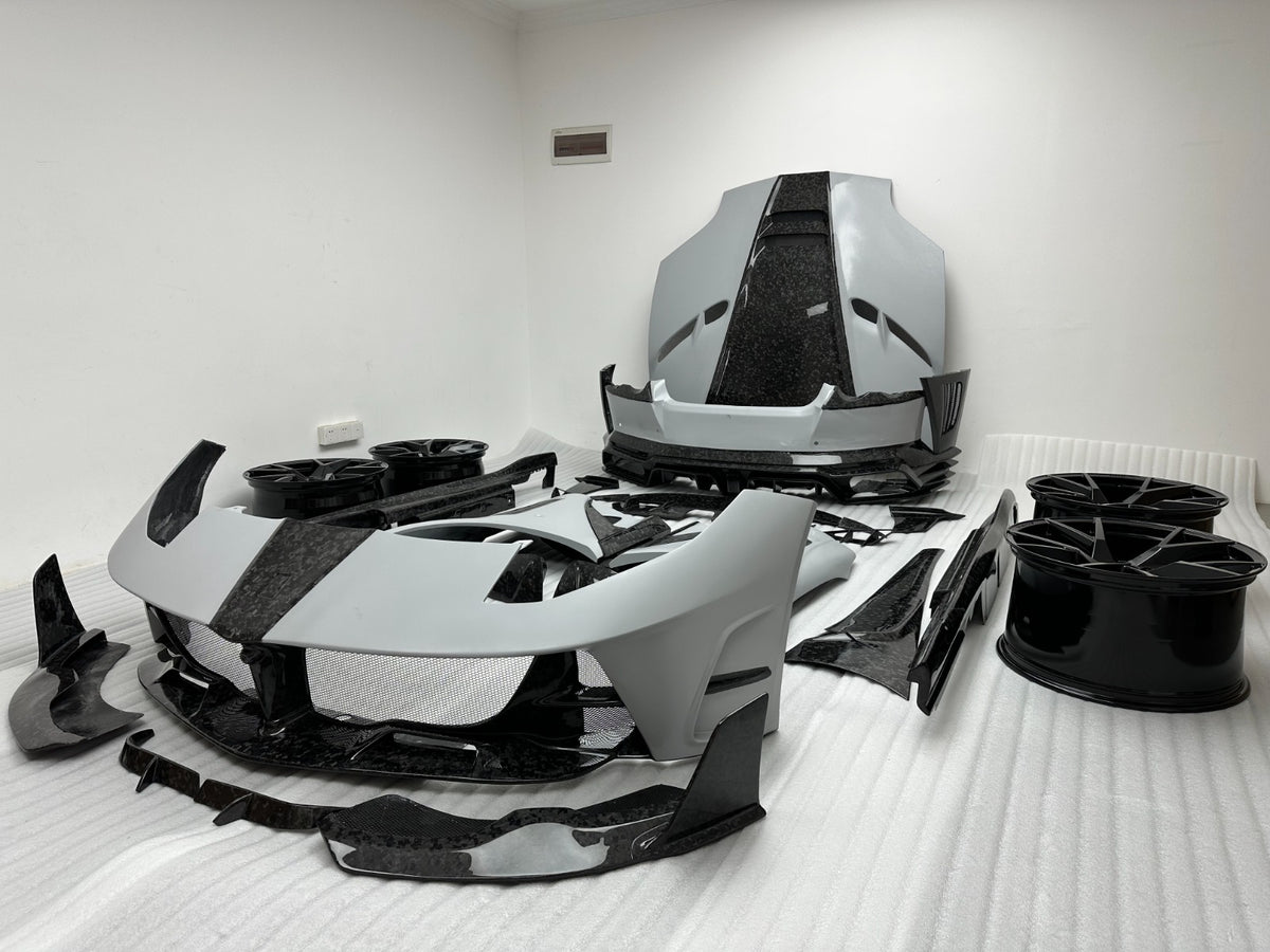 Ferrari 812 Superfast Carbon Fiber Body Kit — Dry, Forged & Custom