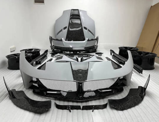 Ferrari 812 Superfast Carbon Fiber Body Kit — Dry, Forged & Custom